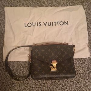 Louis Vuitton Pochette Metis